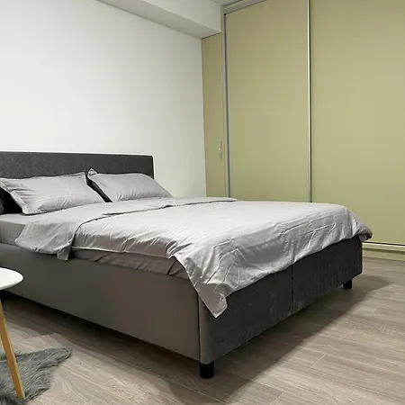Apartment Refined Haven At Exigent Plaza - 08