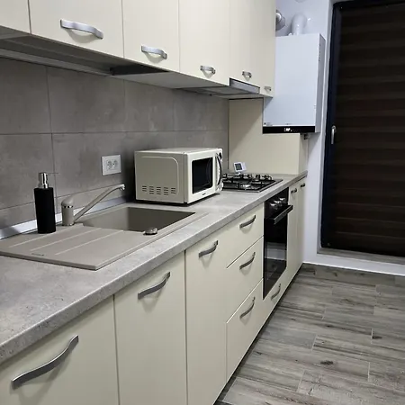 Apartment Refined Haven At Exigent Plaza - 08 *