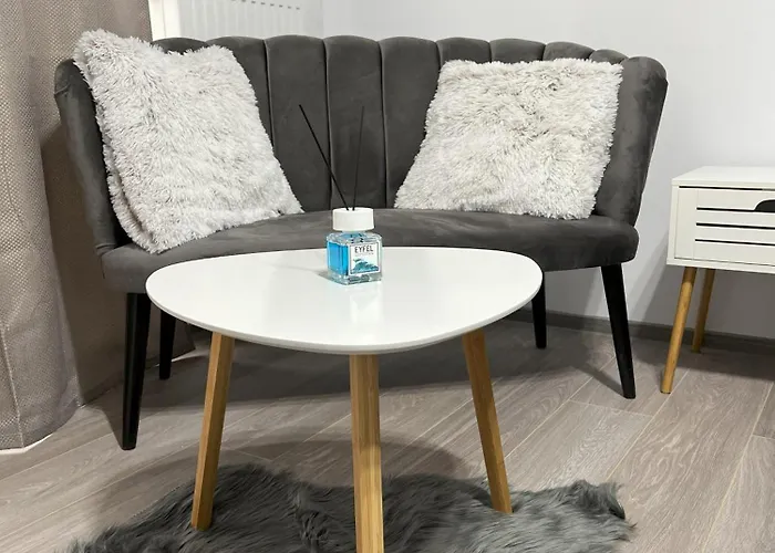 Refined Haven At Exigent Plaza - 08